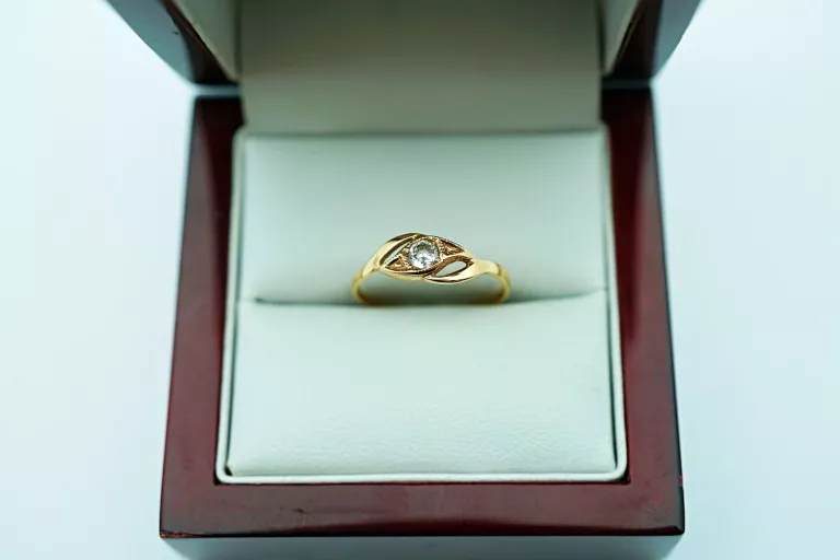 ELEGANCKI ZŁOTY PIERŚCIONEK Z CYRKONIĄ PR.585 14K R.16 1,27G