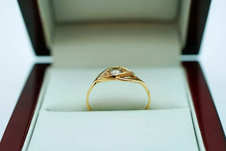 ELEGANCKI ZŁOTY PIERŚCIONEK Z CYRKONIĄ PR.585 14K R.16 1,27G