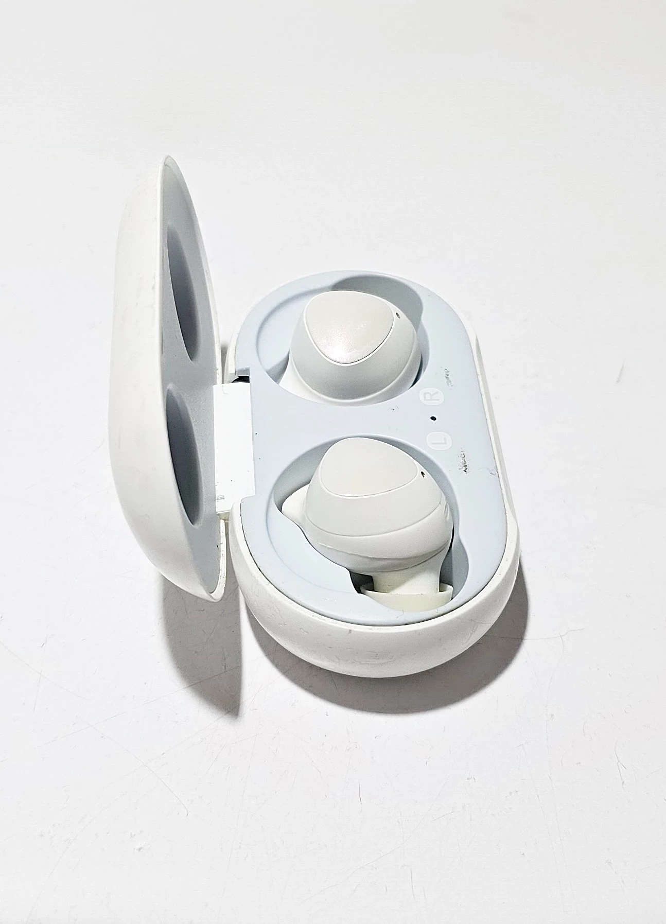 sluchawki-samsung-galaxy-buds-bialy-stan-11323-2