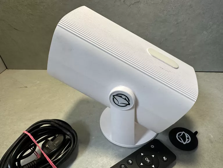 projektor-manta-pma202a24-jasnosc-lampy-ansi-250