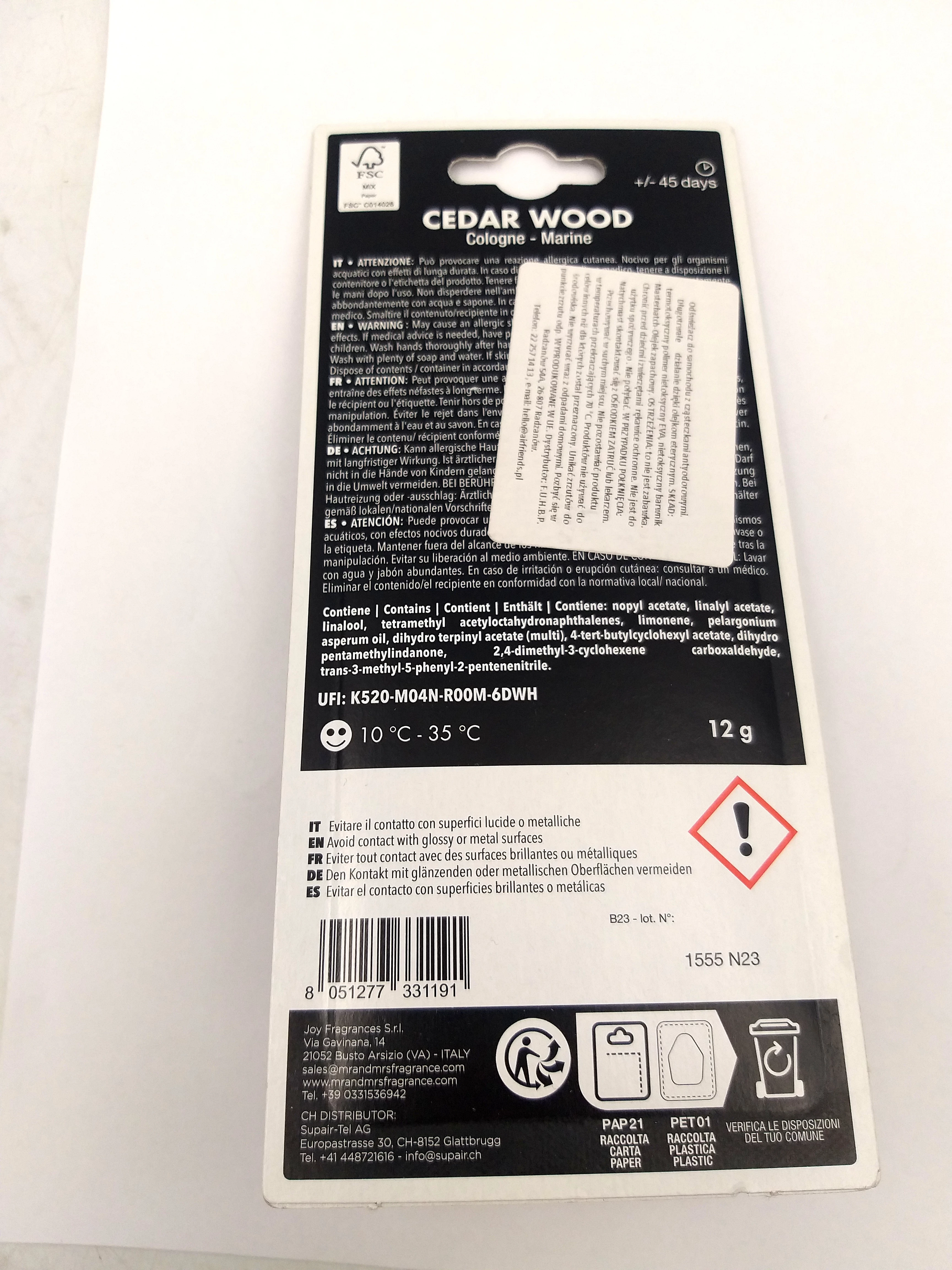 zapach-samochodowy-mr-mrs-fragrance-do-kratki-nawiewu-cedar-wood-czarny-ean-gtin-8051277331191