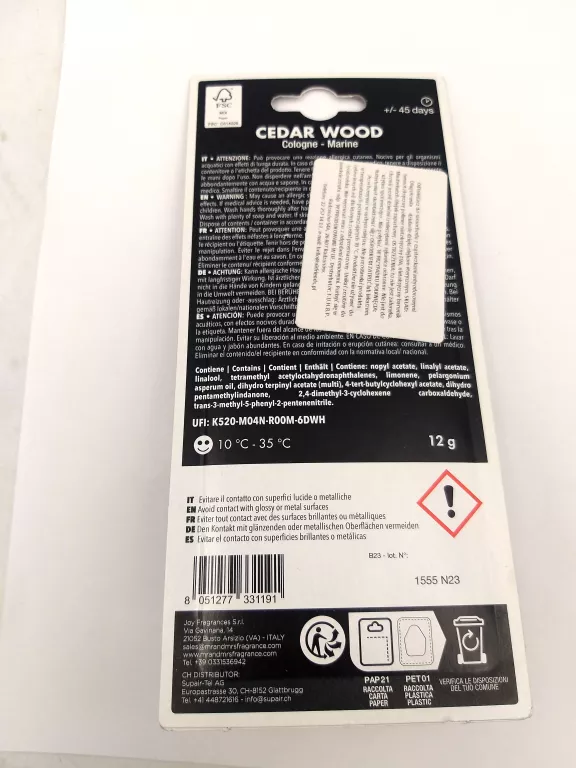 zapach-samochodowy-mr-mrs-fragrance-do-kratki-nawiewu-cedar-wood-czarny-ean-gtin-8051277331191