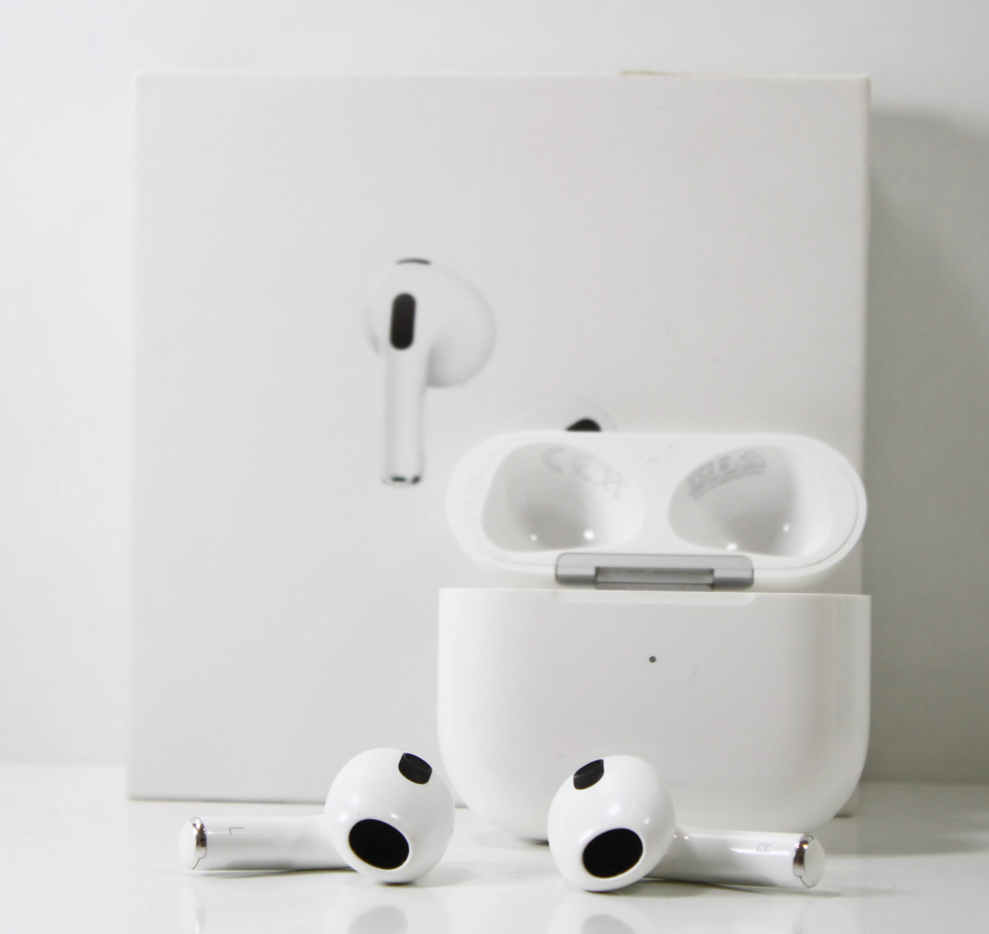 sluchawki-bezprzewodowe-douszne-apple-airpods-gen-3-a2565-magsafe-lighting-wojciechowskiego-39-warszawa