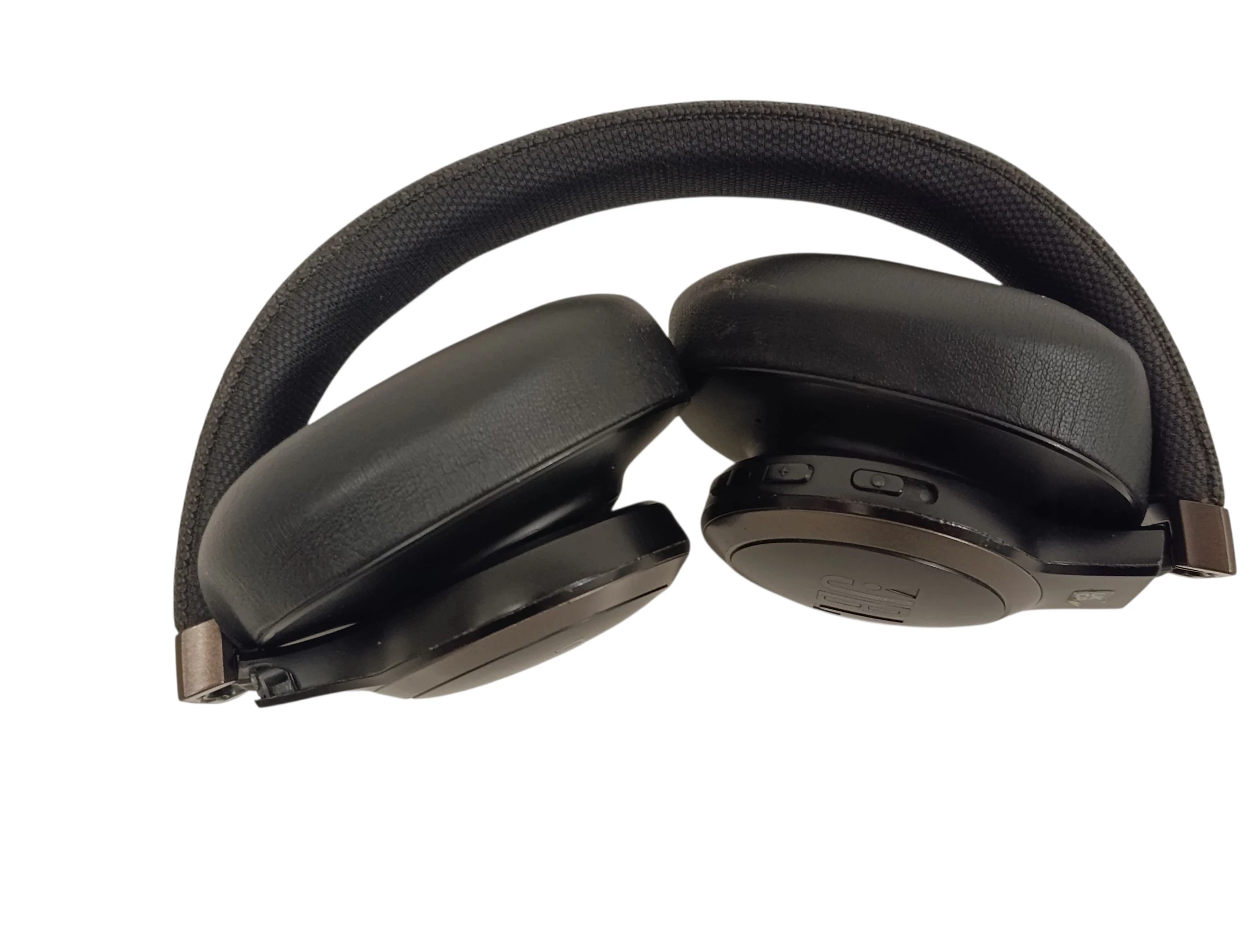 sluchawki-jbl-live-650btnc-solo-stan-11323-2