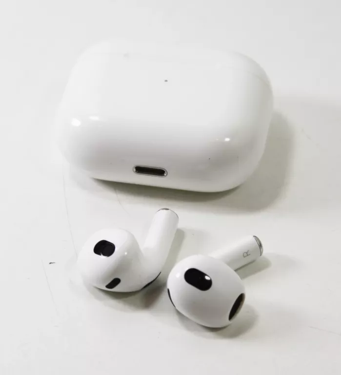 sluchawki-bezprzewodowe-douszne-apple-airpods-gen-3-a2565-magsafe-lighting-stan-11323-2