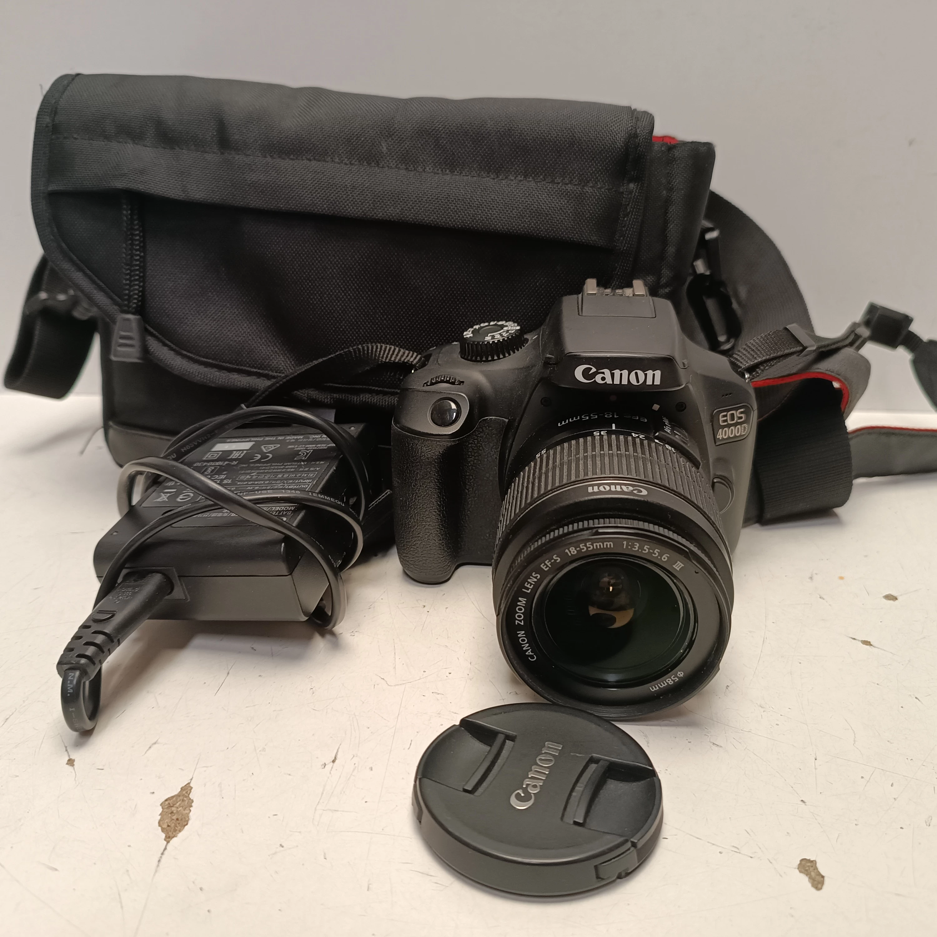 lustrzanka-canon-eos-4000d-obiektyw-18-55mm-osiedle-teatralne-3u15-krakow