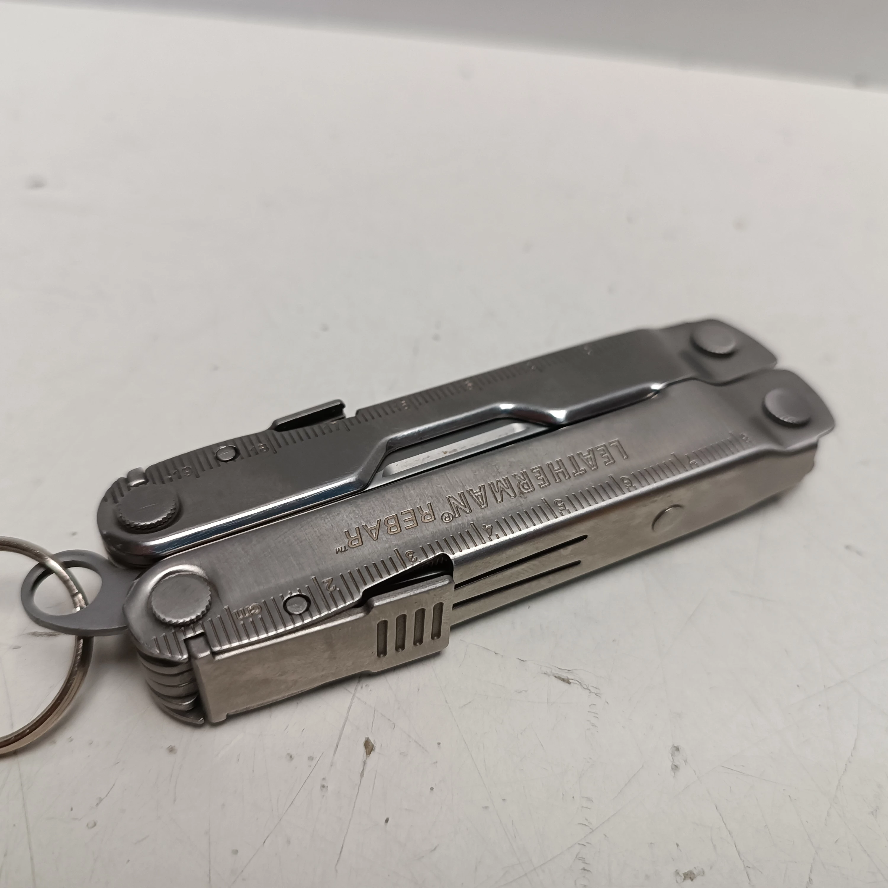multitool-leatherman-17-w-1-liczba-dodatkowych-narzedzi-17