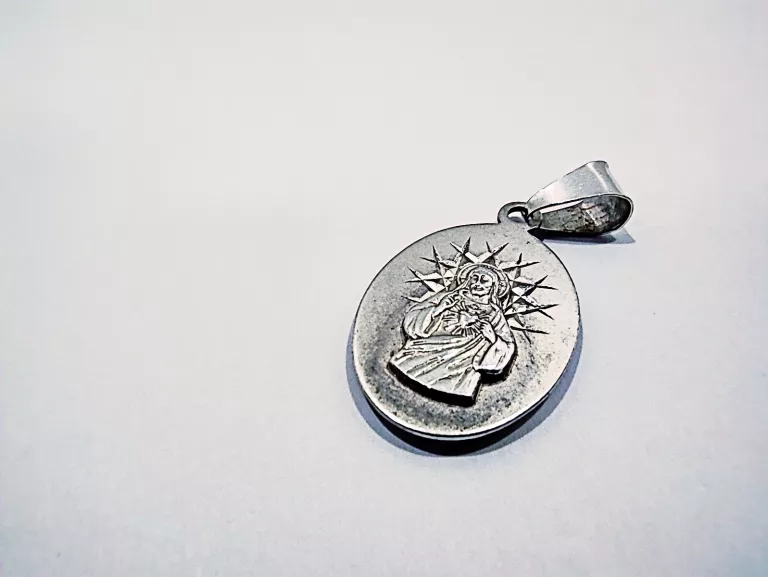 SREBRO - WYRÓB JUBILERSKI UŻYWANY  MEDALIK 925