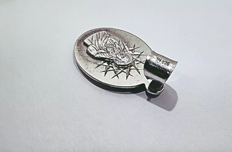 SREBRO - WYRÓB JUBILERSKI UŻYWANY  MEDALIK 925