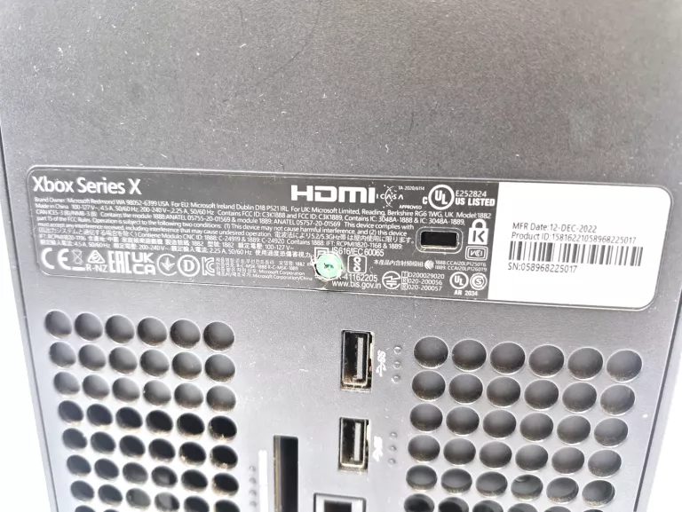 KONSOLA XBOX SERIES 1TB SSD + PAD, PUDEŁKO