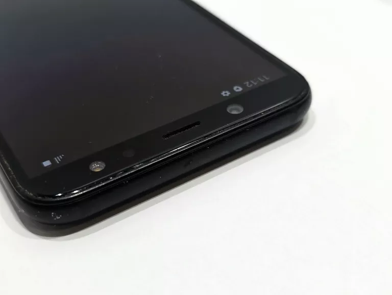 telefon-samsung-a6-przekatna-ekranu-560