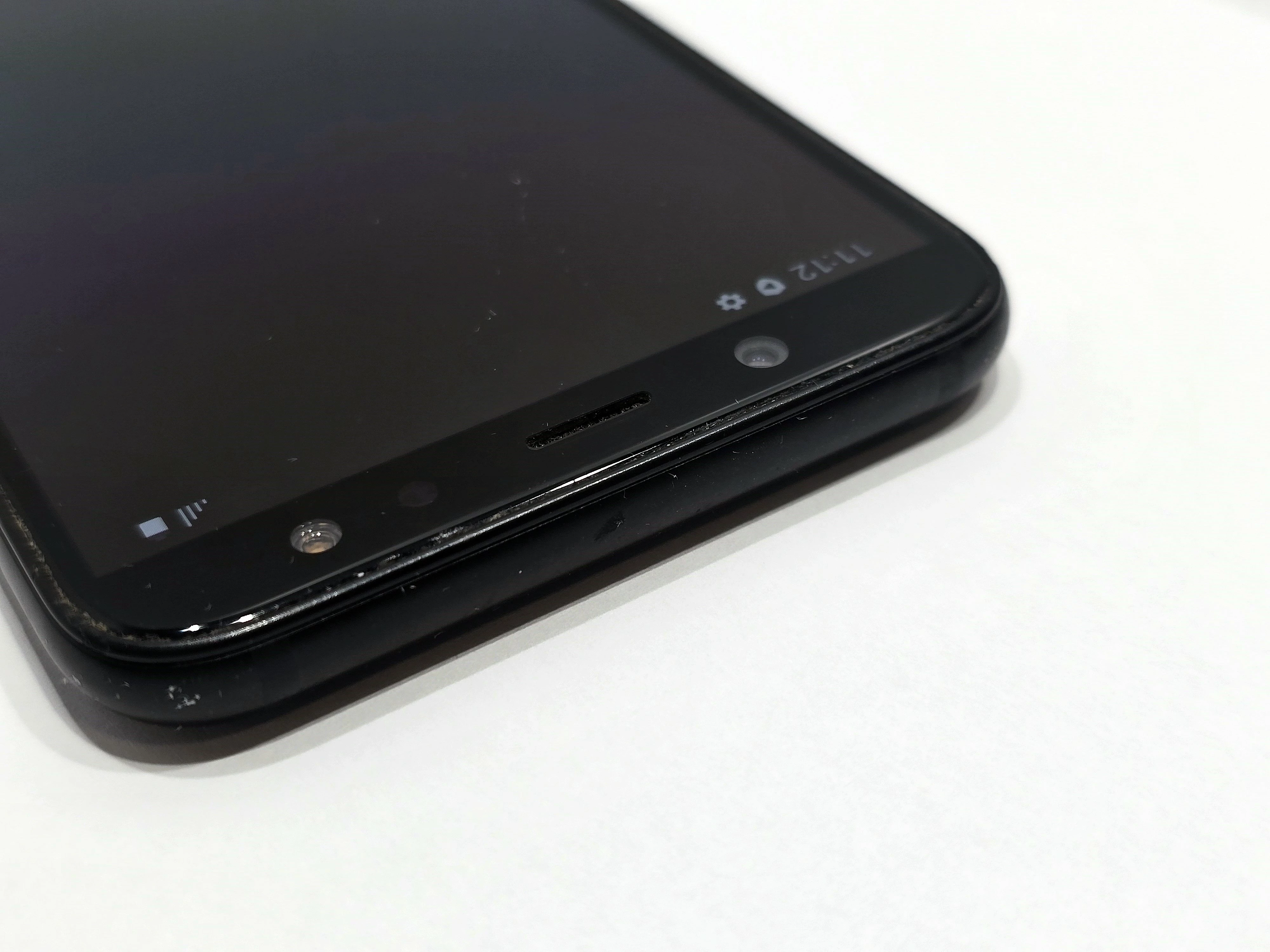 telefon-samsung-a6-przekatna-ekranu-560