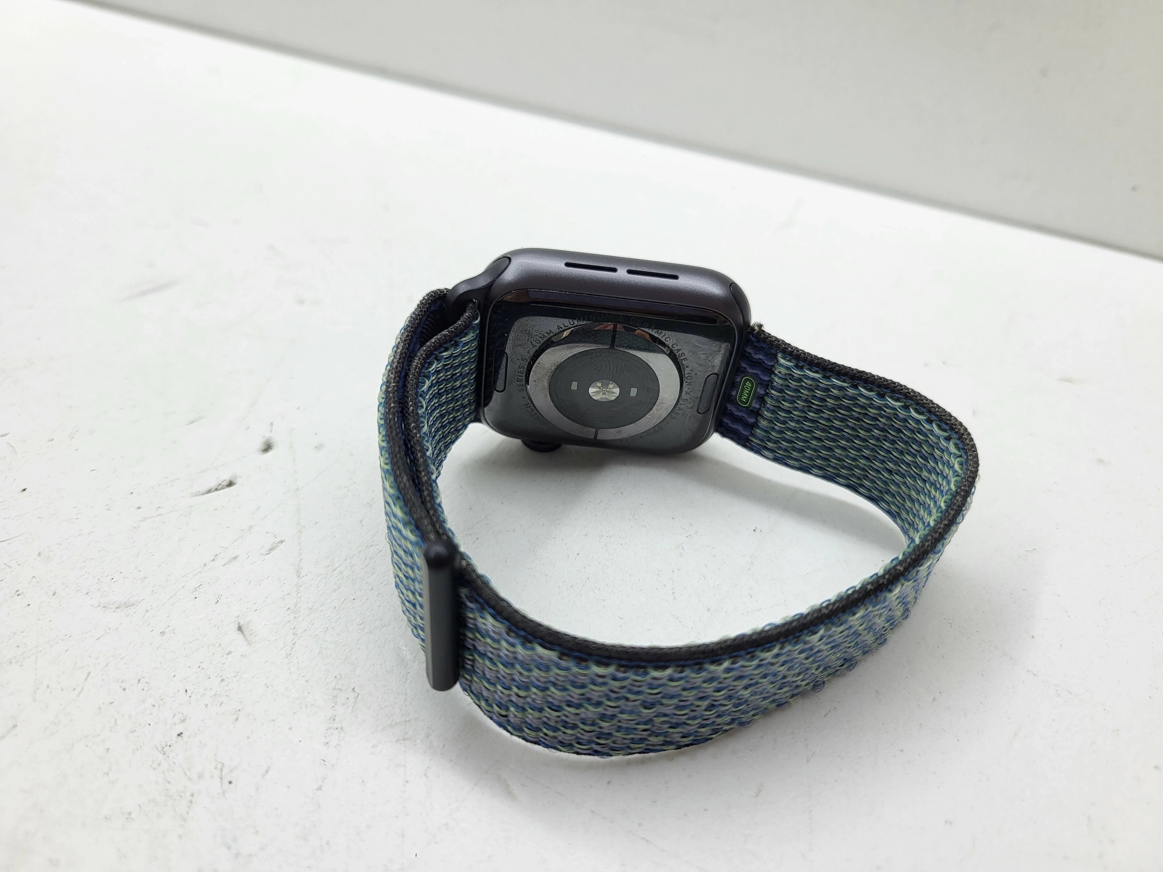 smartwatch-apple-watch-5-40mm-komplet-model-249460-1730624