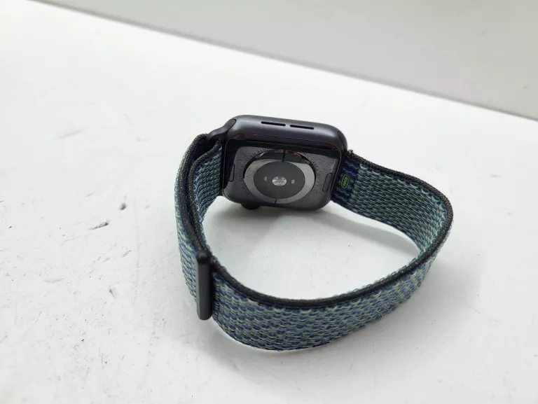 smartwatch-apple-watch-5-40mm-komplet-model-249460-1730624