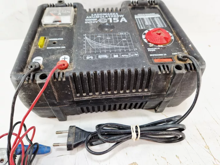 PROSTOWNIK ŁADOWARKA AKUMULATORÓW 15A | 6A/12A | BK120615