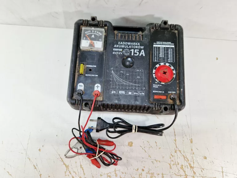 PROSTOWNIK ŁADOWARKA AKUMULATORÓW 15A | 6A/12A | BK120615