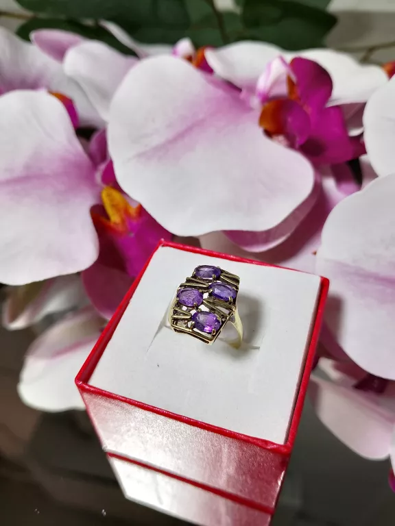 PIĘKNY ZŁOTY PIERŚCIEŃ  3,62 G 585