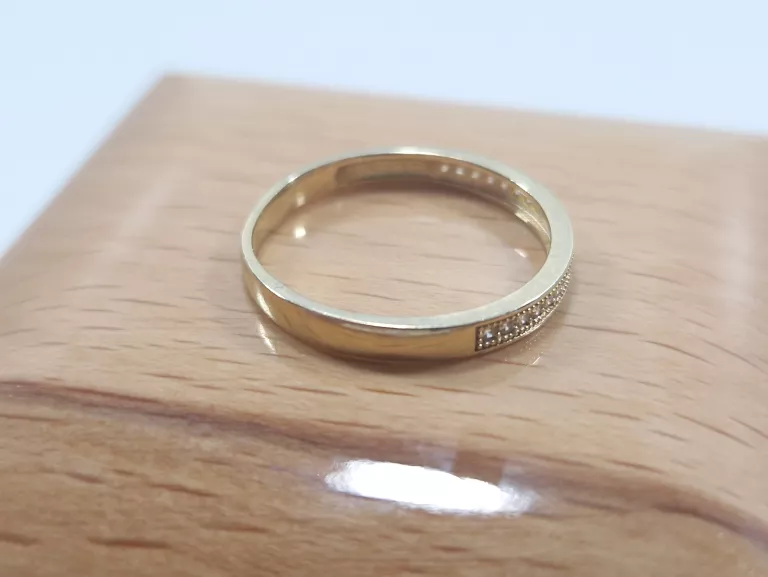 ZŁOTY PIERŚCIONEK Z CYRKONIAMI 585 1.96G R19