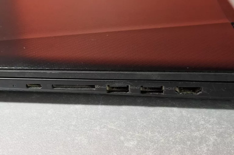laptop-lenovo-legion-y520-i5-8gb600gb-pokrowiec-system-operacyjny-201865-256