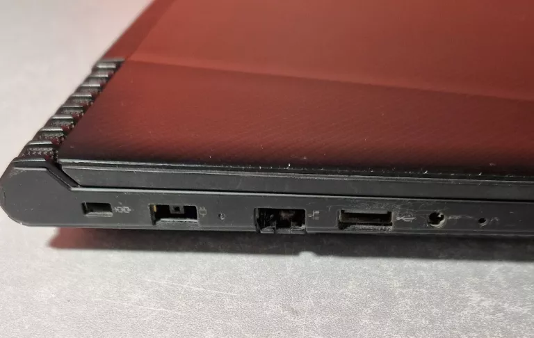 laptop-lenovo-legion-y520-i5-8gb600gb-pokrowiec-model-egion-y520