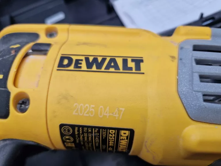 DEWALT D25144K WIERTARKA UDAROWA SDS+  2025R