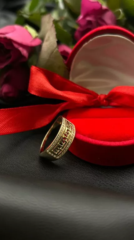 ZŁOTY 585 PIERŚCIONEK GRECKI WZÓR CYRKONIE  2,64G ROZM 19 POWYSTAWOWY