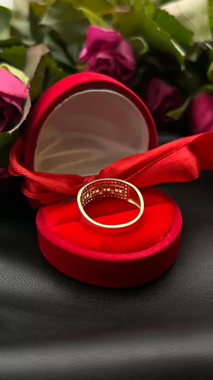 ZŁOTY 585 PIERŚCIONEK GRECKI WZÓR CYRKONIE  2,64G ROZM 19 POWYSTAWOWY