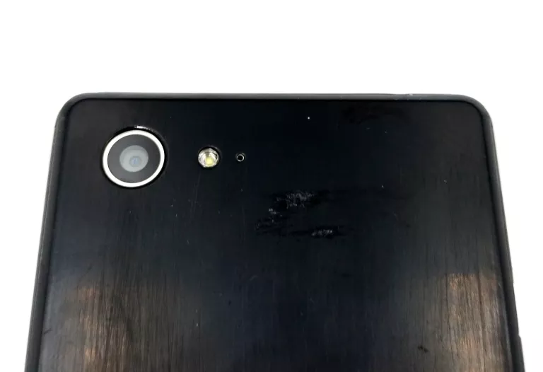 TELEFON SONY D2203 2 GB / 16 GB