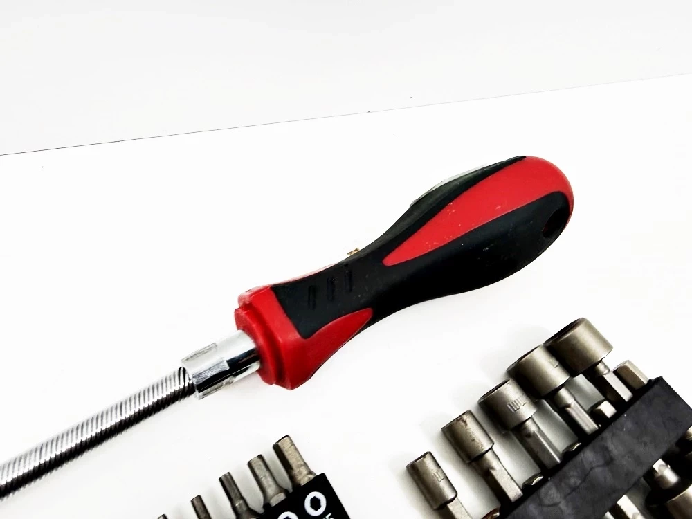 srubokret-elastyczny-zestaw-bitow-liczba-elementow-w-zestawie-31