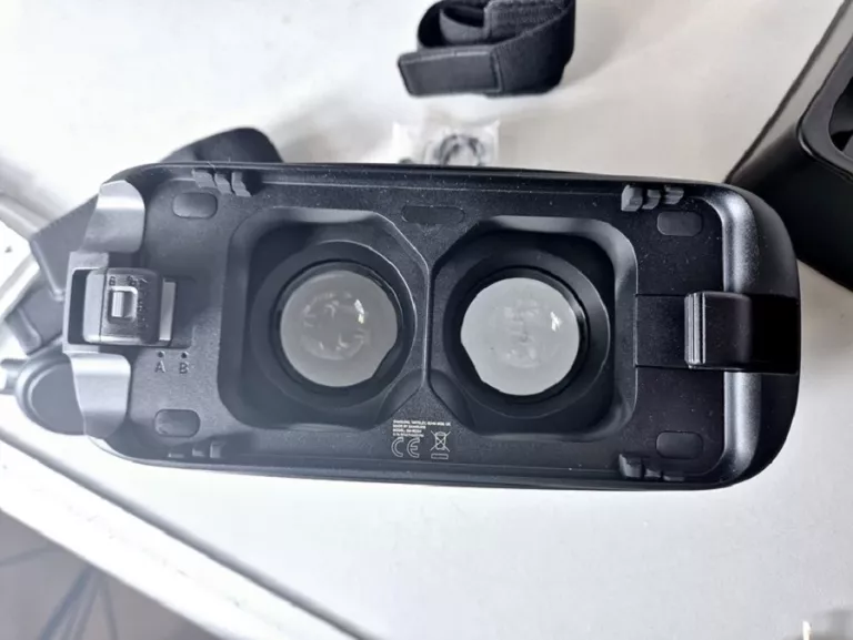 google-samsung-gear-vr-rfaj700zk9m-stan-11323-2