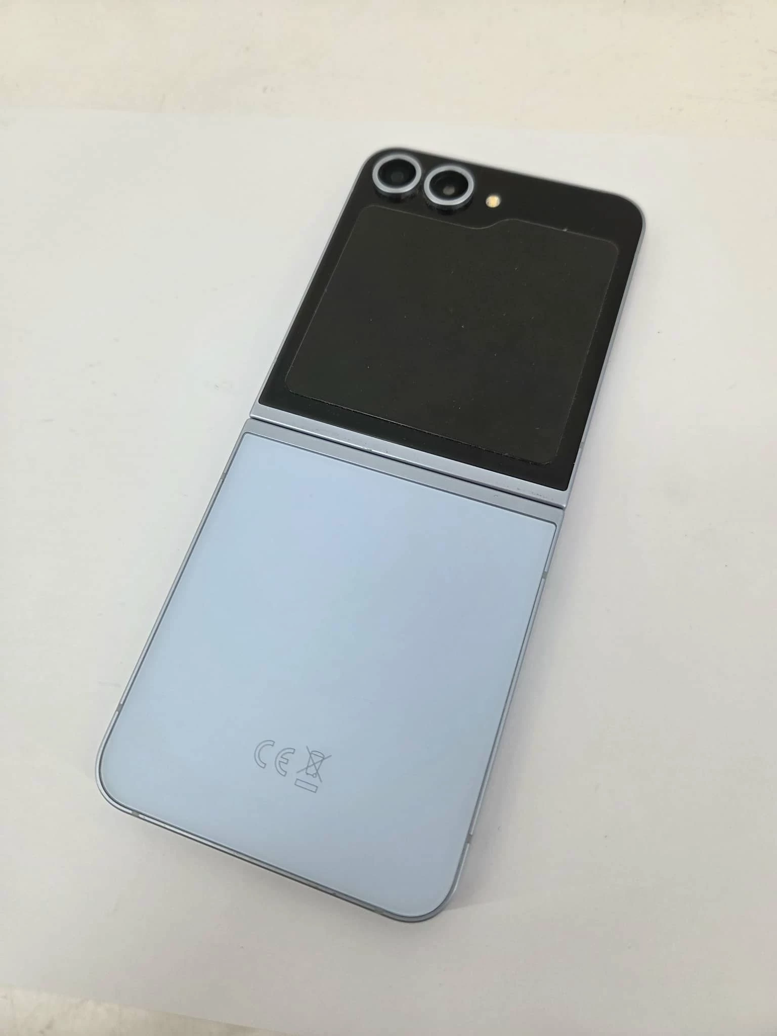 telefon-samsung-galaxy-z-flip-6-256g-12gb-ean-gtin-8806095663869