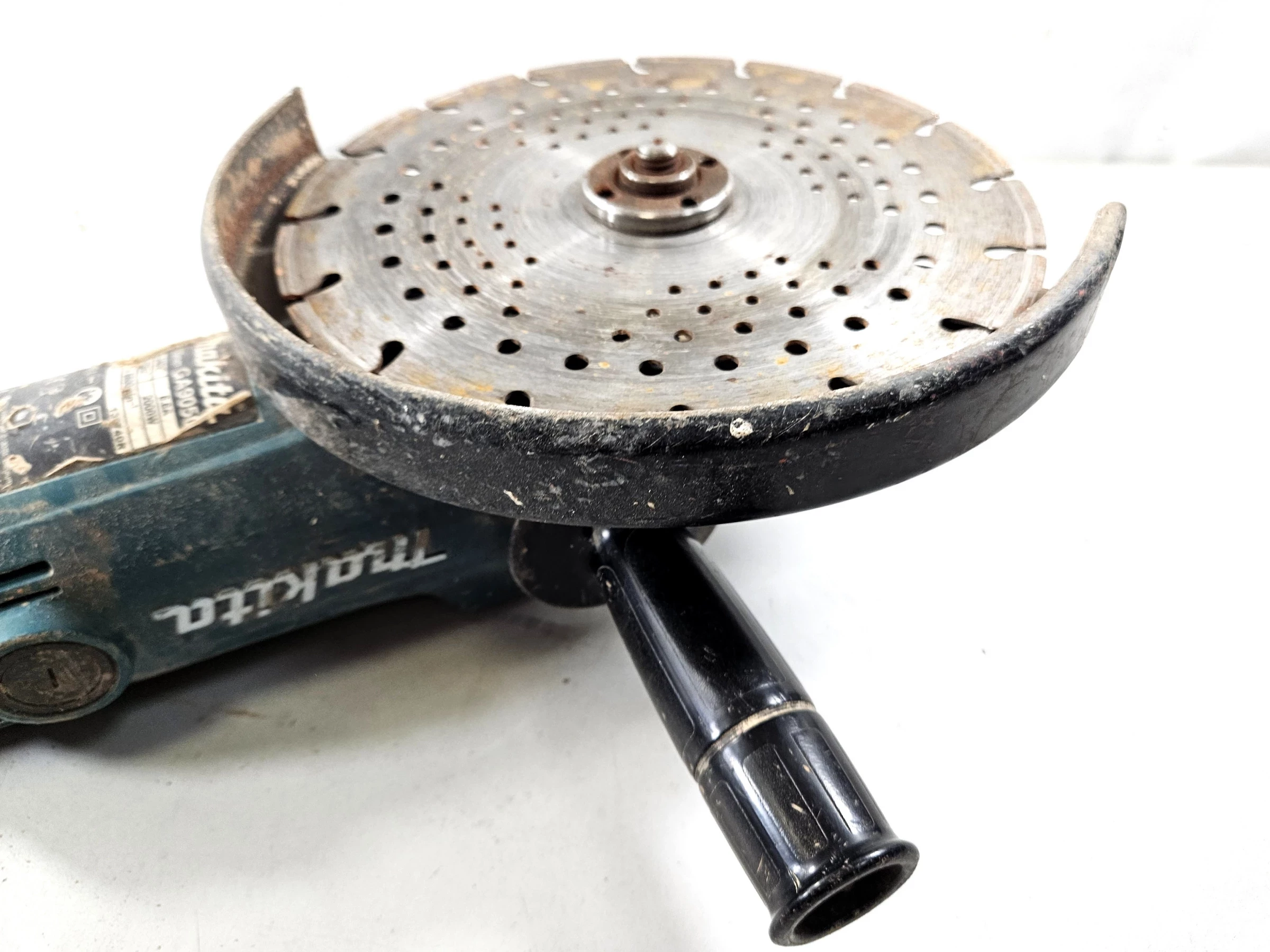 duza-szlifierka-katowa-makita-ga-9050-2000-w-230-mm-ean-gtin-0088381606141