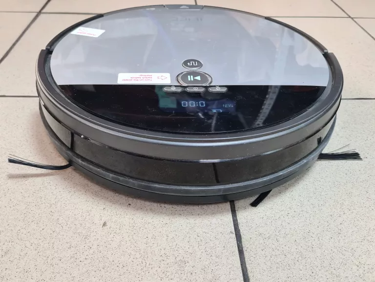 robot-sprzatajacy-ilife-v8s-stacja-i-pilot-stan-11323-2