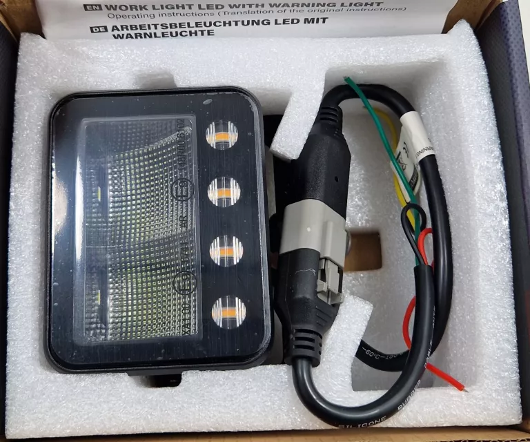 HAMRON OŚWIETLENIE TECHNICZNE ZE ŚWIATŁAMI OSTRZEGAWCZYMI. 40 W 3600 LM