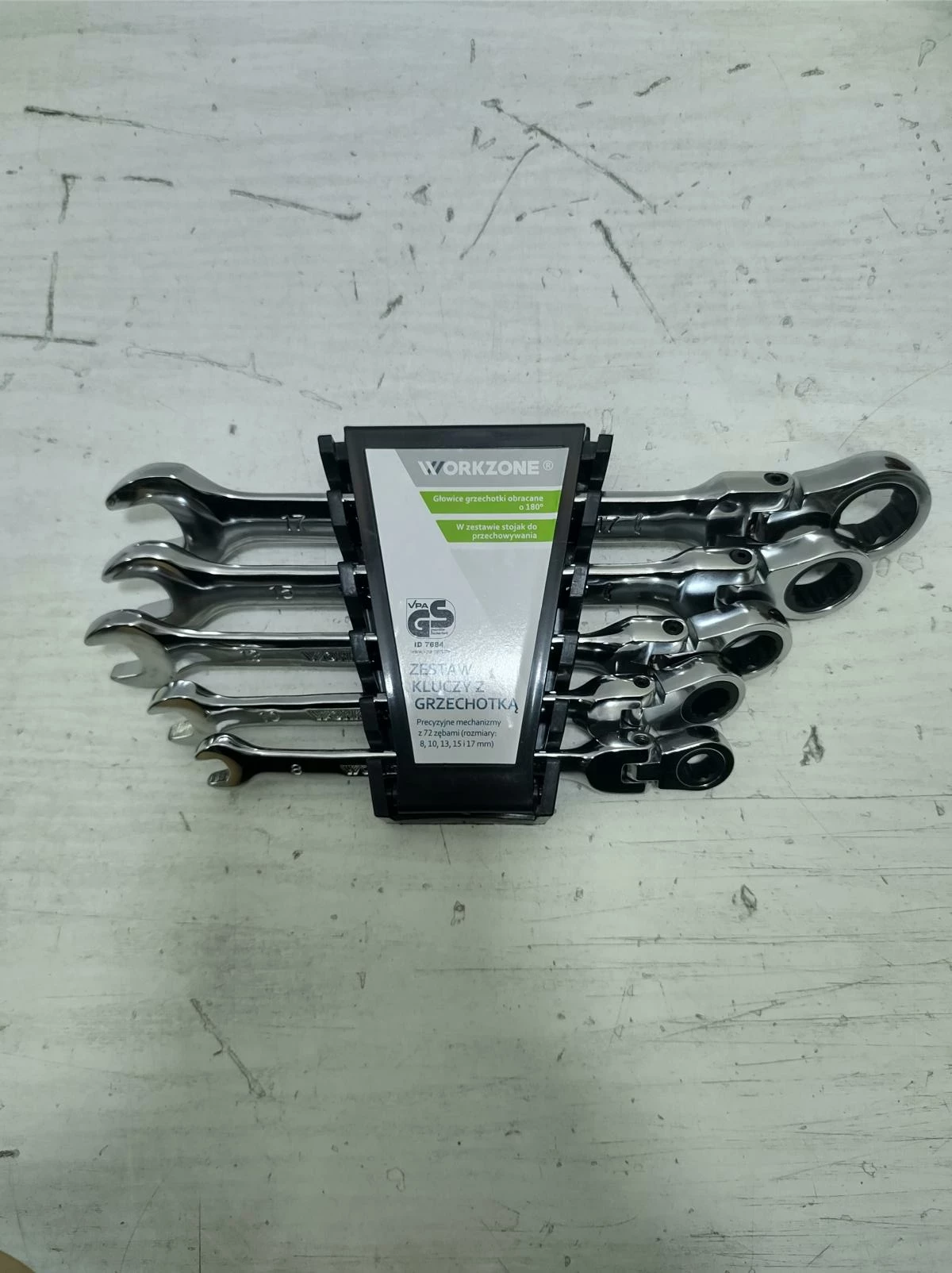 klucze-z-grzechotka-workzone-osiedle-kombatantow-7c-krakow