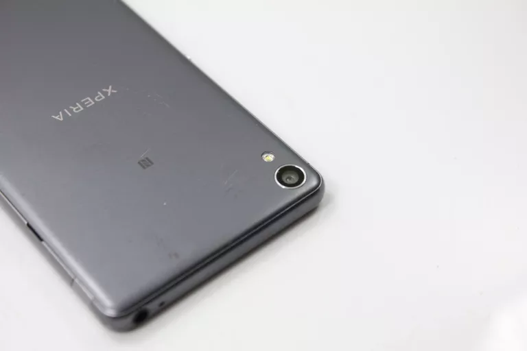 TELEFON SONY XPERIA XA