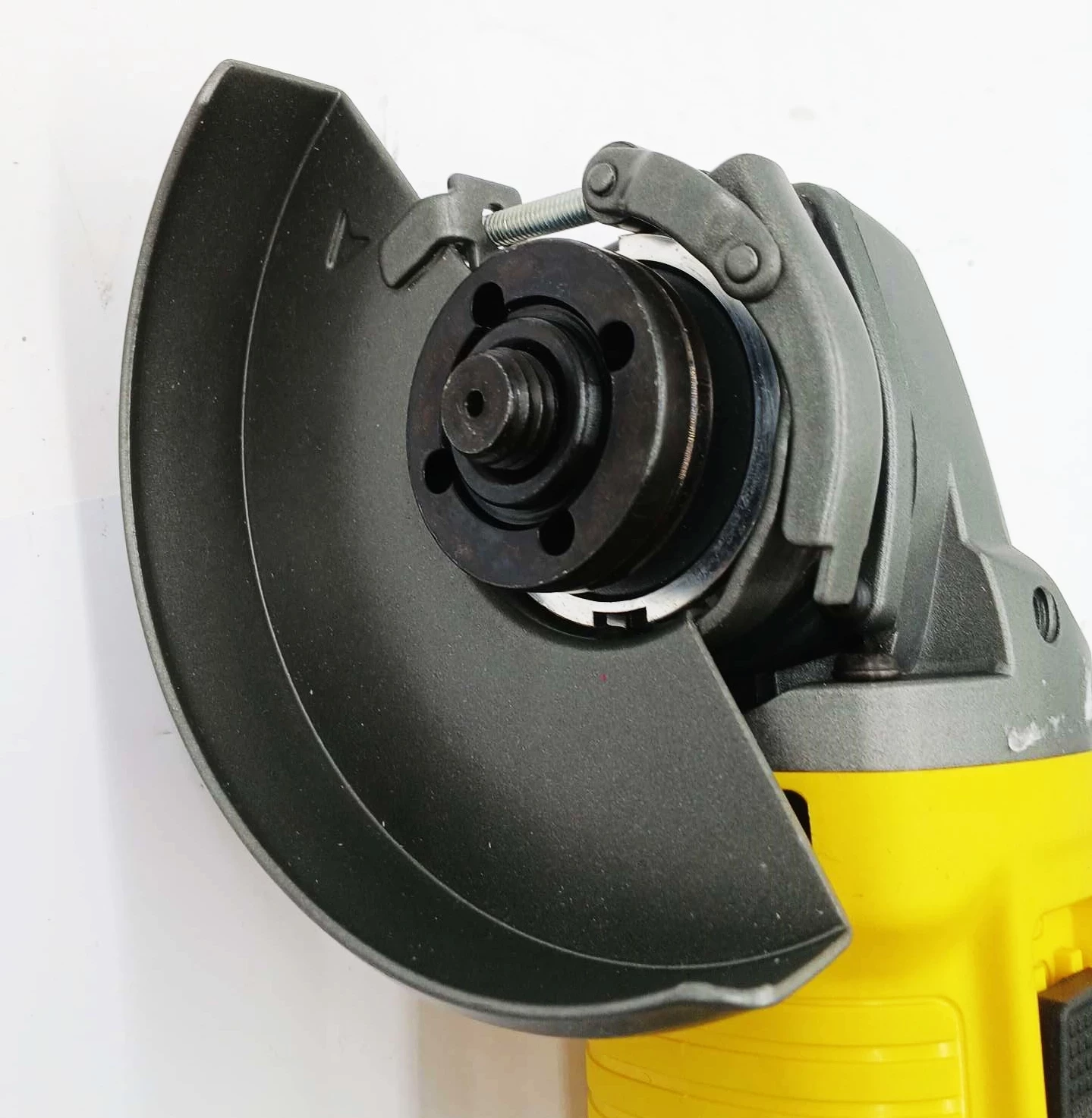 szlifierka-katowa-stanley-fatmax-fmeg210-ean-gtin-5035048677452