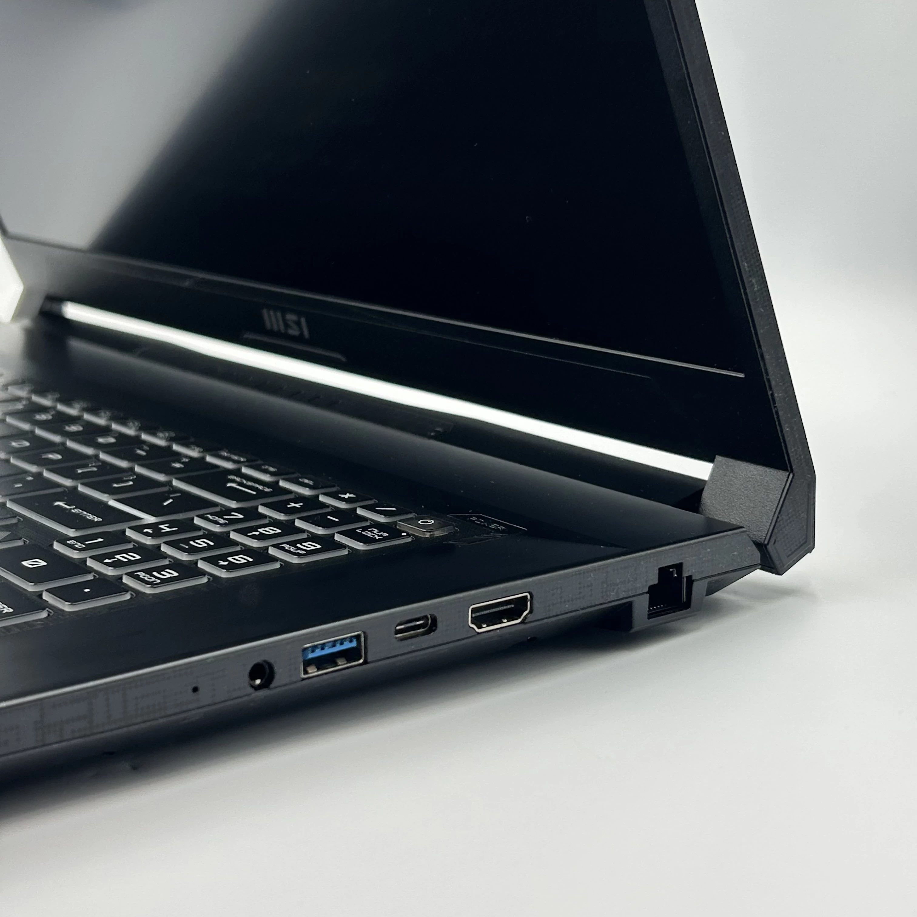 laptop-msi-b12ucrk-1055xpl-173-i5-12450h-32-gb1tb-ssdgw-2027win-11-przekatna-ekranu-1730