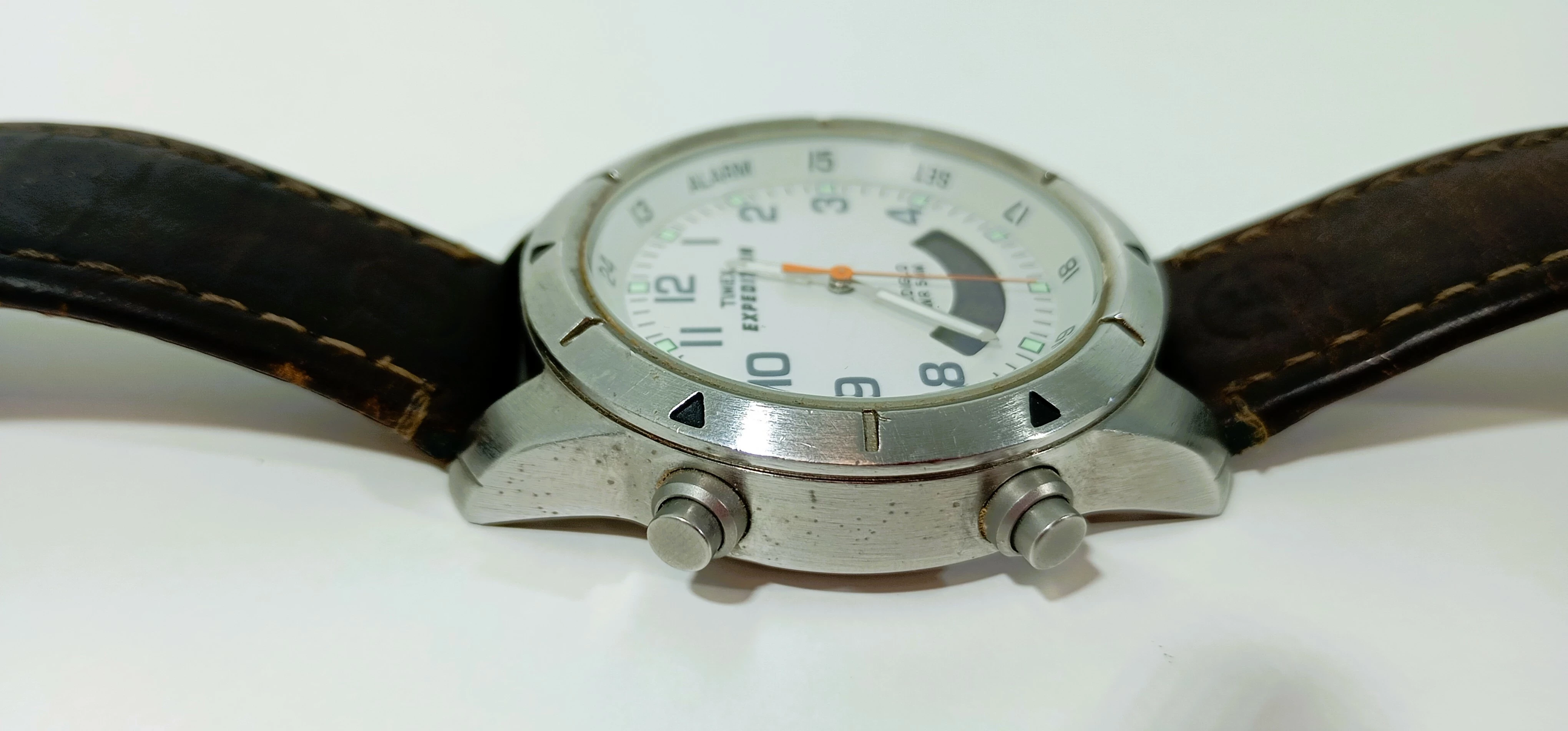 zegarek-timex-expedition-t49828-ksztalt-koperty-129223-2