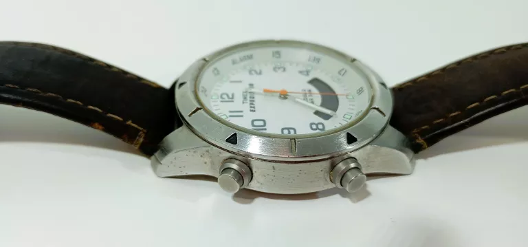 zegarek-timex-expedition-t49828-ksztalt-koperty-129223-2