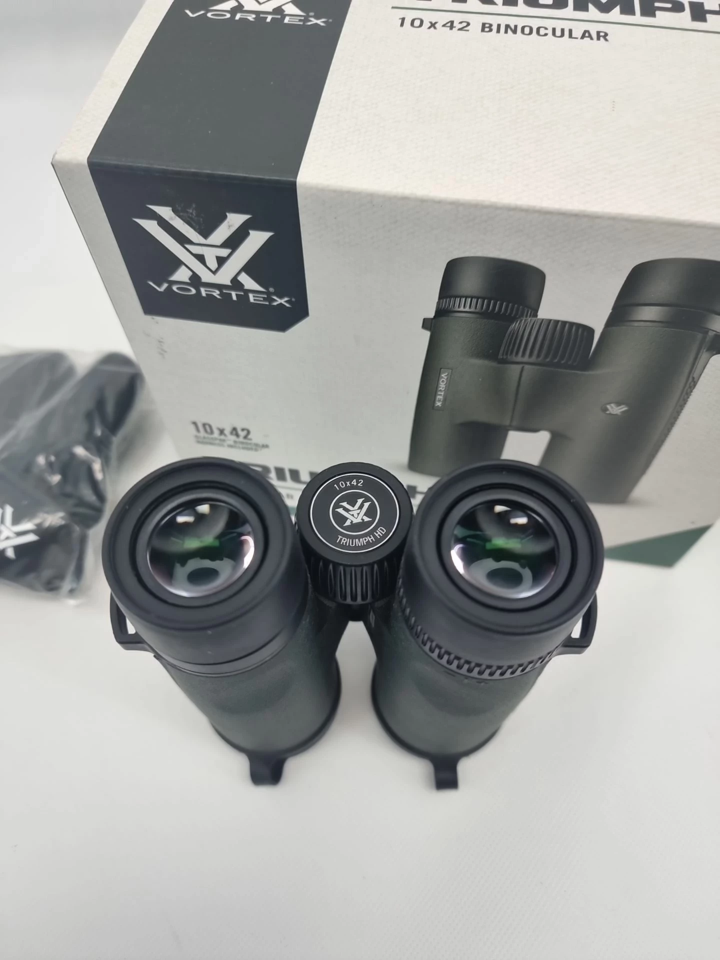 lornetka-triumph-hd-10x42-model-triumph-hd-10x42
