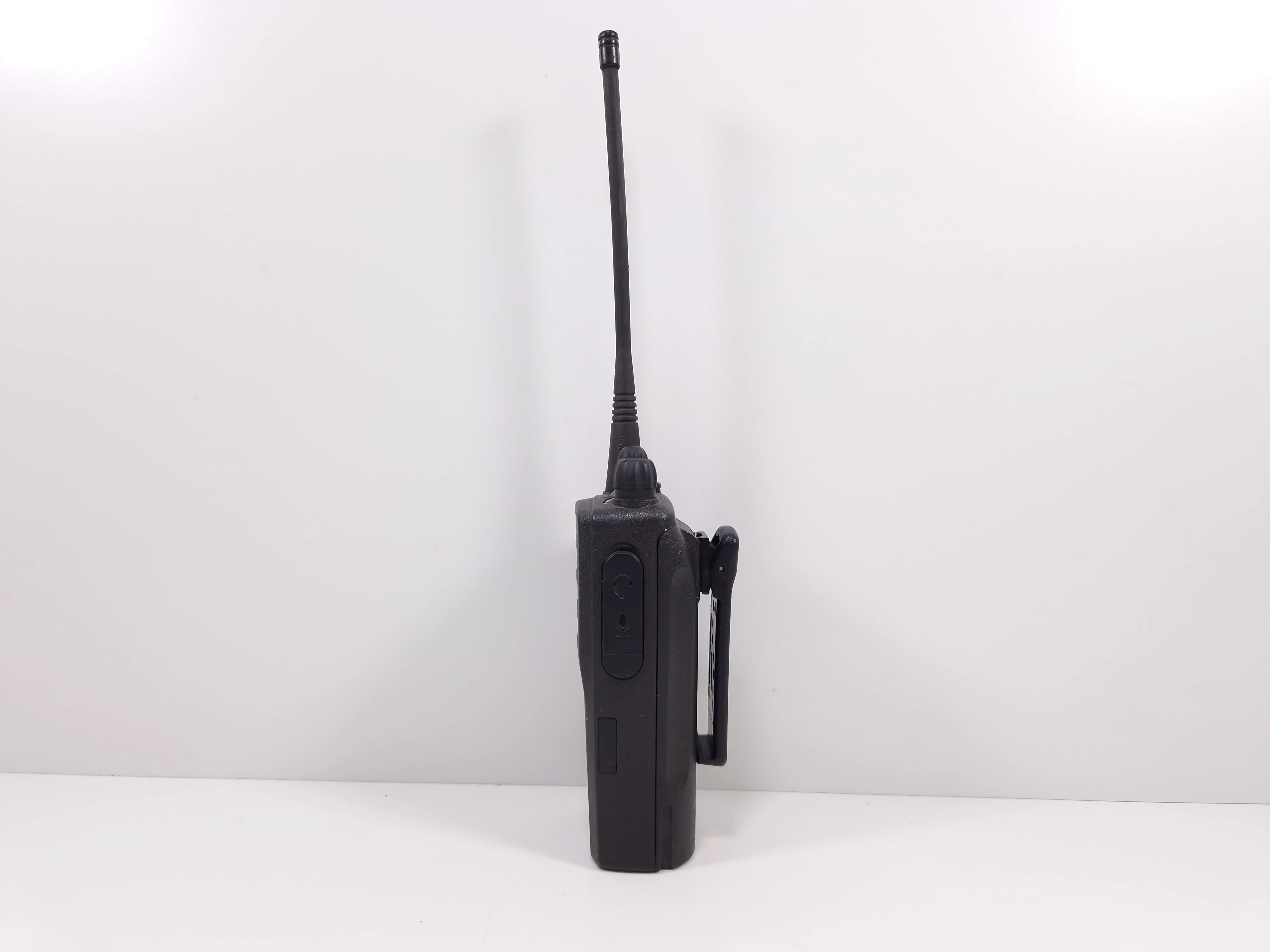 radiotelefon-motorola-dp1400-z-stacja-ladujaca-stan-11323-2