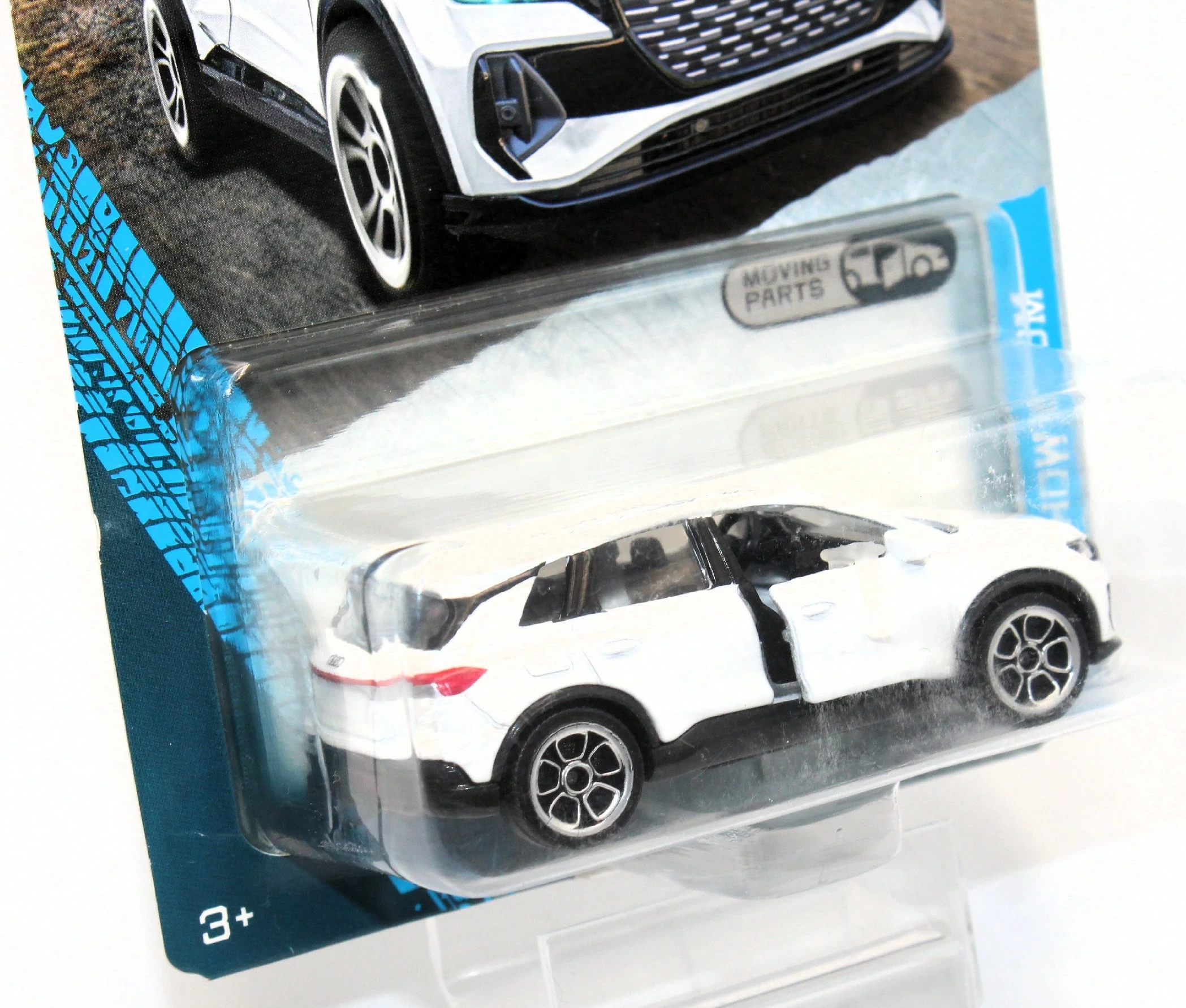 autko-majorette-showroom-premium-cars-audi-q4-e-tron-85-0200-0000-minimalny-wiek-dziecka-250062-1794308