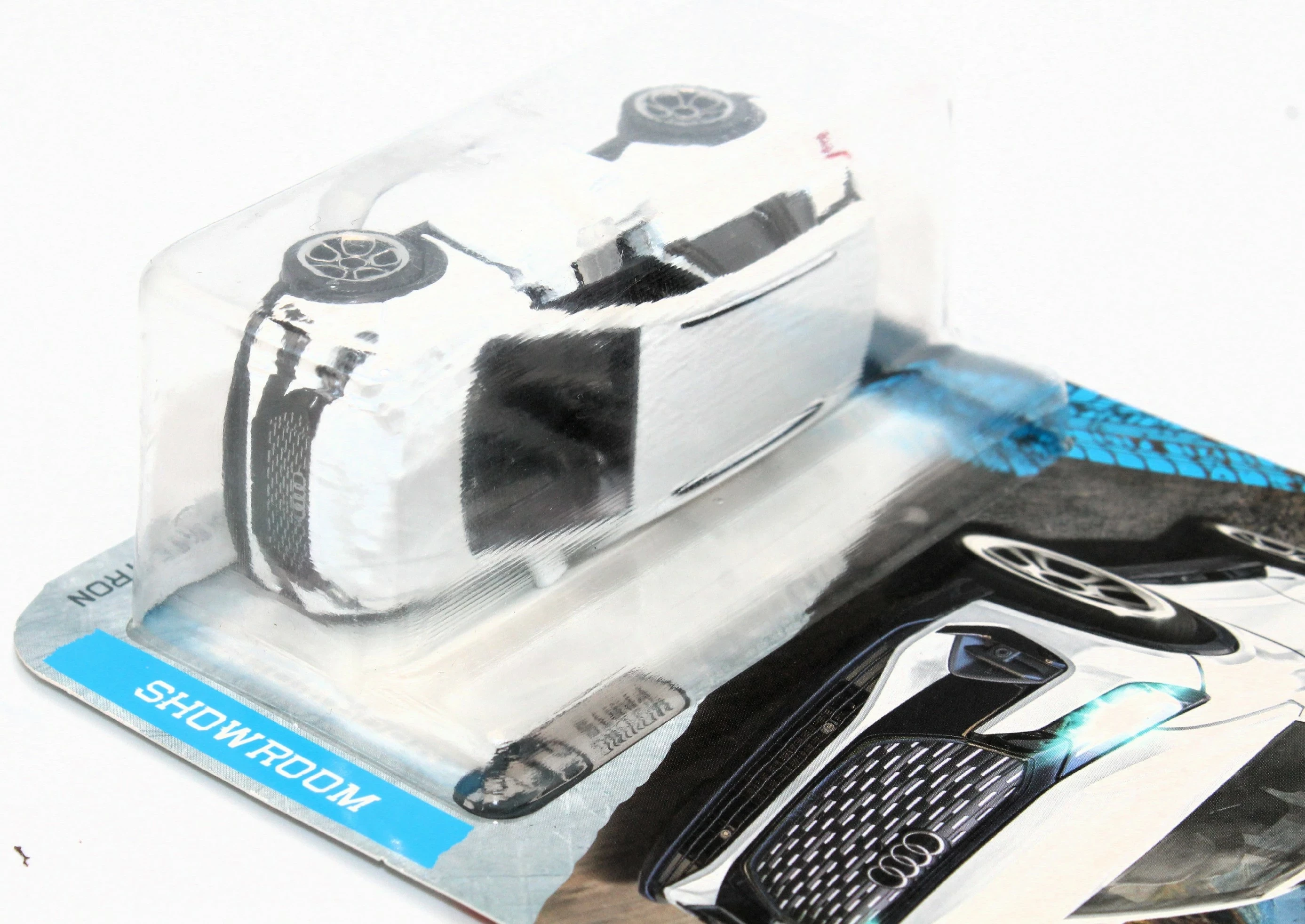 autko-majorette-showroom-premium-cars-audi-q4-e-tron-85-0200-0000-plec-127789-1