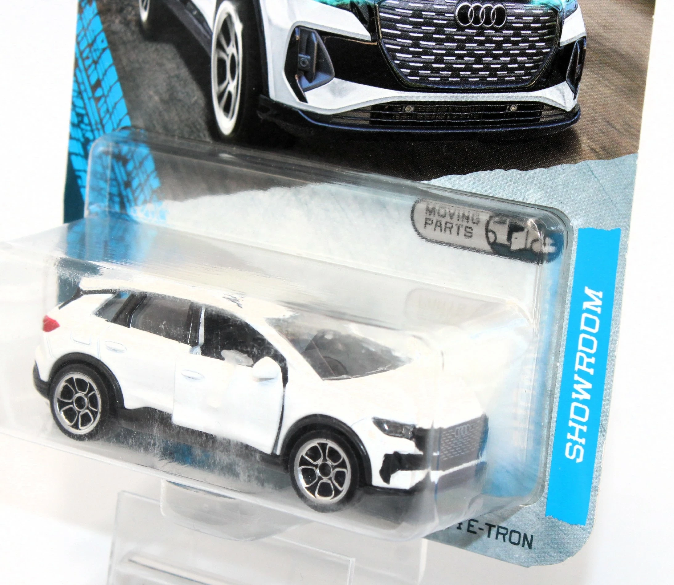 autko-majorette-showroom-premium-cars-audi-q4-e-tron-85-0200-0000-stan-11323-2