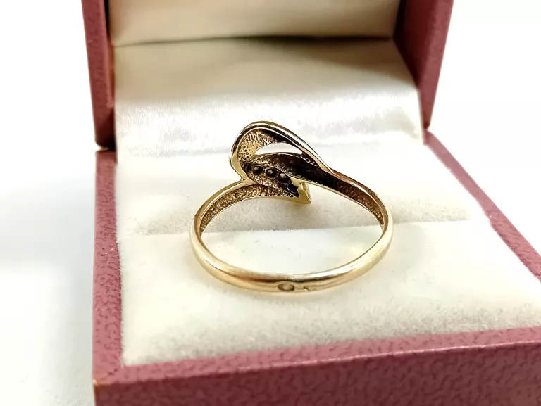 BŁYSKOTLIWY ZŁOTY PIERŚCIONEK PR.585 R.17