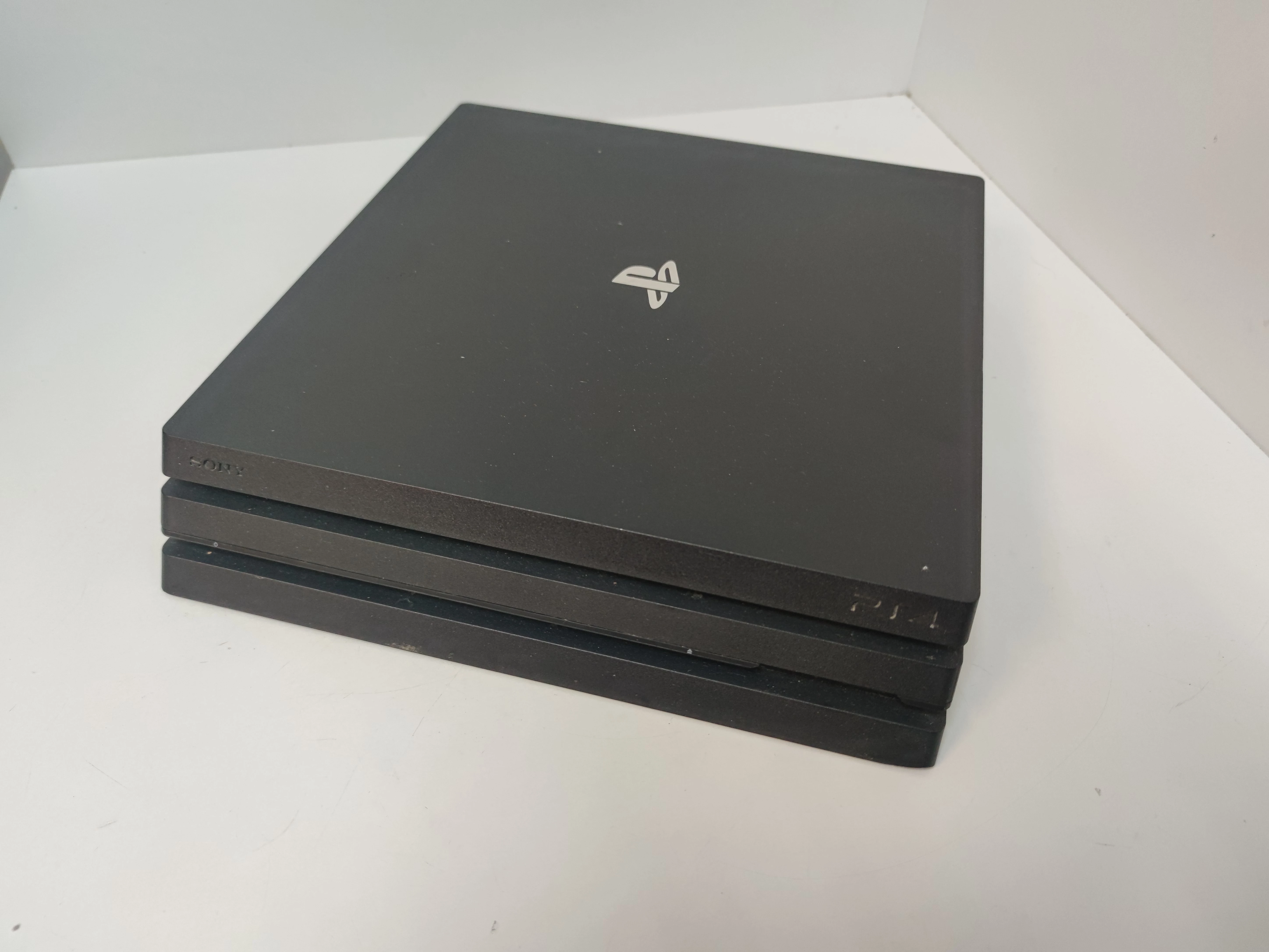 konsola-playstation-4-pro-cuh-7216b-1tb-wersja-130590-3