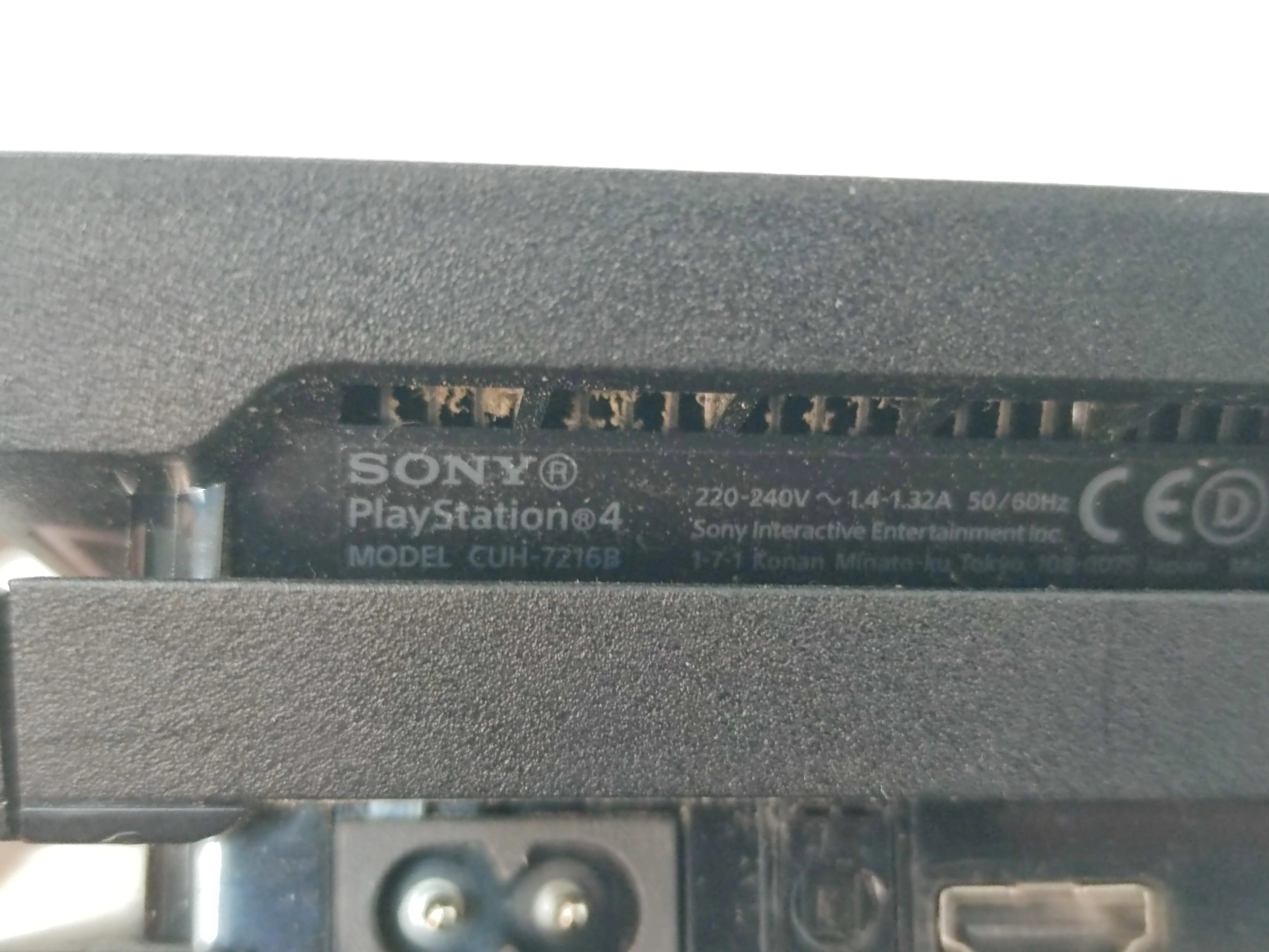 konsola-playstation-4-pro-cuh-7216b-1tb-waga-produktu-330