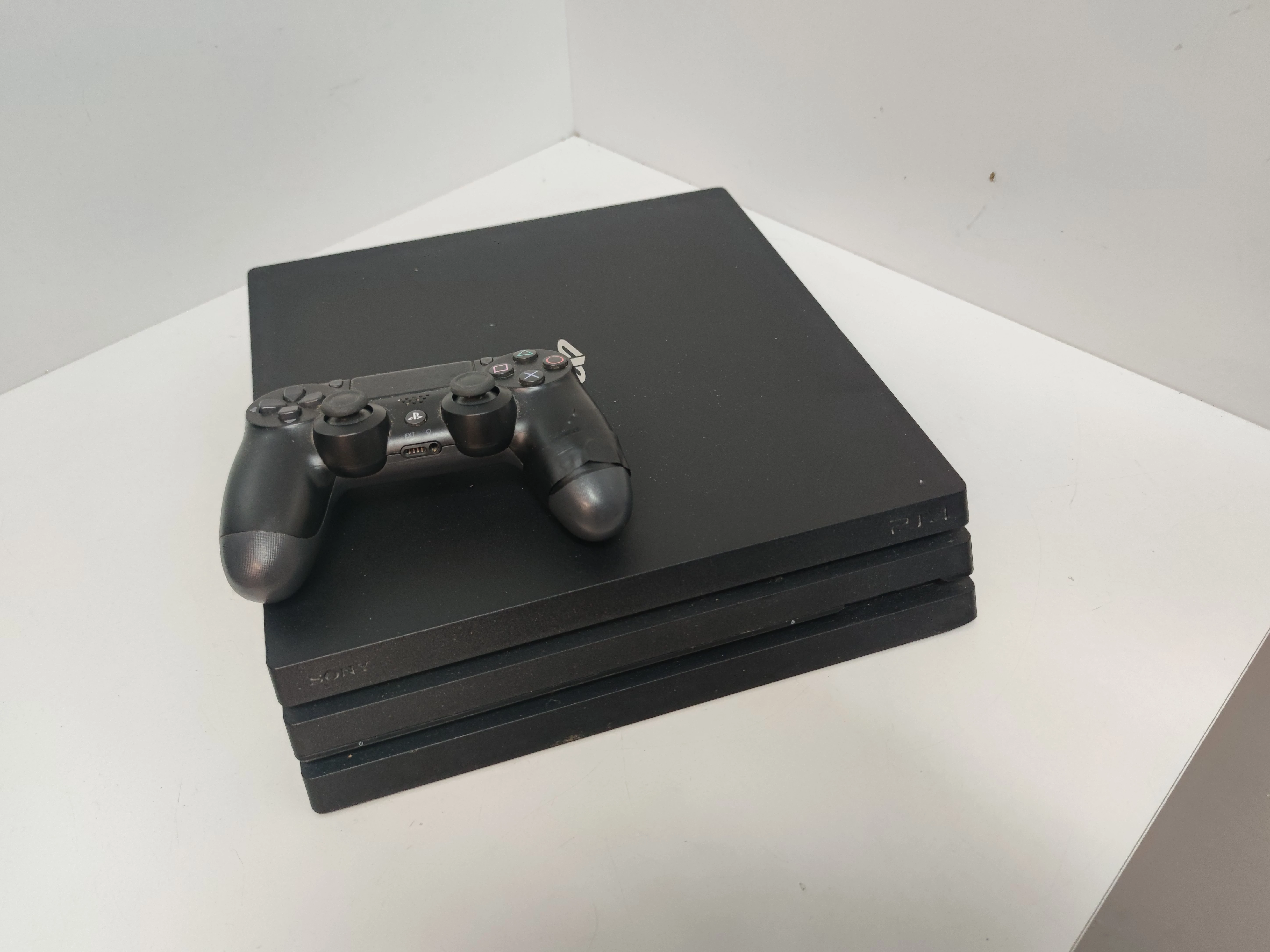 konsola-playstation-4-pro-cuh-7216b-1tb-ean-gtin-711719936961