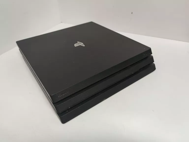 konsola-playstation-4-pro-cuh-7216b-1tb-liczba-kontrolerow-w-zestawie-205994-225550